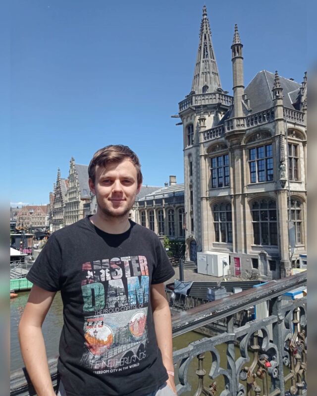 Hi ich bin Jakob. Ich bin 23 Jahre alt, wohne zurzeit in Dresden und habe gerade mein Studium abgeschlossen. Ich freue mich schon auf das kommende Jahr☺️