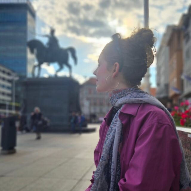 Für unsere Freiwillige in Bosnien ging es mit auf die Klassenfahrt nach Zagreb! 🏙

Die Fotos mit den Schüler*innen sind von unseren Proben für unseren gemeinsamen Theater/Chor Auftritt in Kollaboration mit dem Humanistischen Gymnasium in Zagreb (HUG). Außerdem waren wir im Technischen Museum. 
Der Rest sind einfach Fotos aus der city:)

#zagreb #freiwilligenarbeit #freiwilligendienst #gapyear #bosienherzegowina #städtetrip #ausflug #chorproben #ausland #klassenfahrt #visoko