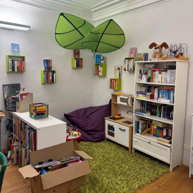 Das hier sind ein paar Impressionen der Räumlichkeiten des sogenannte "Quartier 16" in Vöklerbruck, wo Mutter mit ihren Kindern und auch Frauen ohne Kinder wohnen können in schwierigen Lebenssituationen. Es ist einer der Arbeitsbereiche der Einsatzstelle in Österreich.

#gapyear #vöcklabruck #austria #fsj #ijgfd  #fraueneinrichtung #österreich #auslandsjahr #freiwilligenarbeit #freiwilligendienst